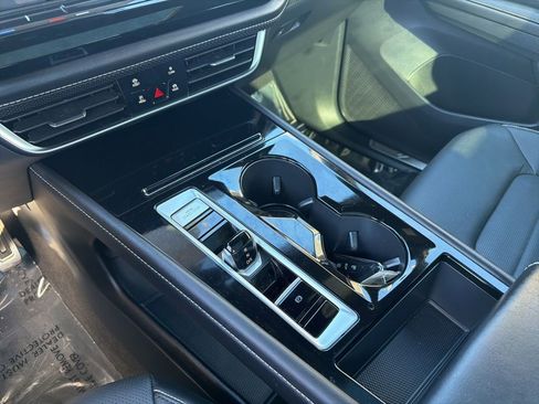 Used 2025 Volkswagen Atlas Cross Sport SEL R-Line image 25