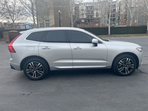 Used 2020 Volvo XC60 T6 Momentum image 6