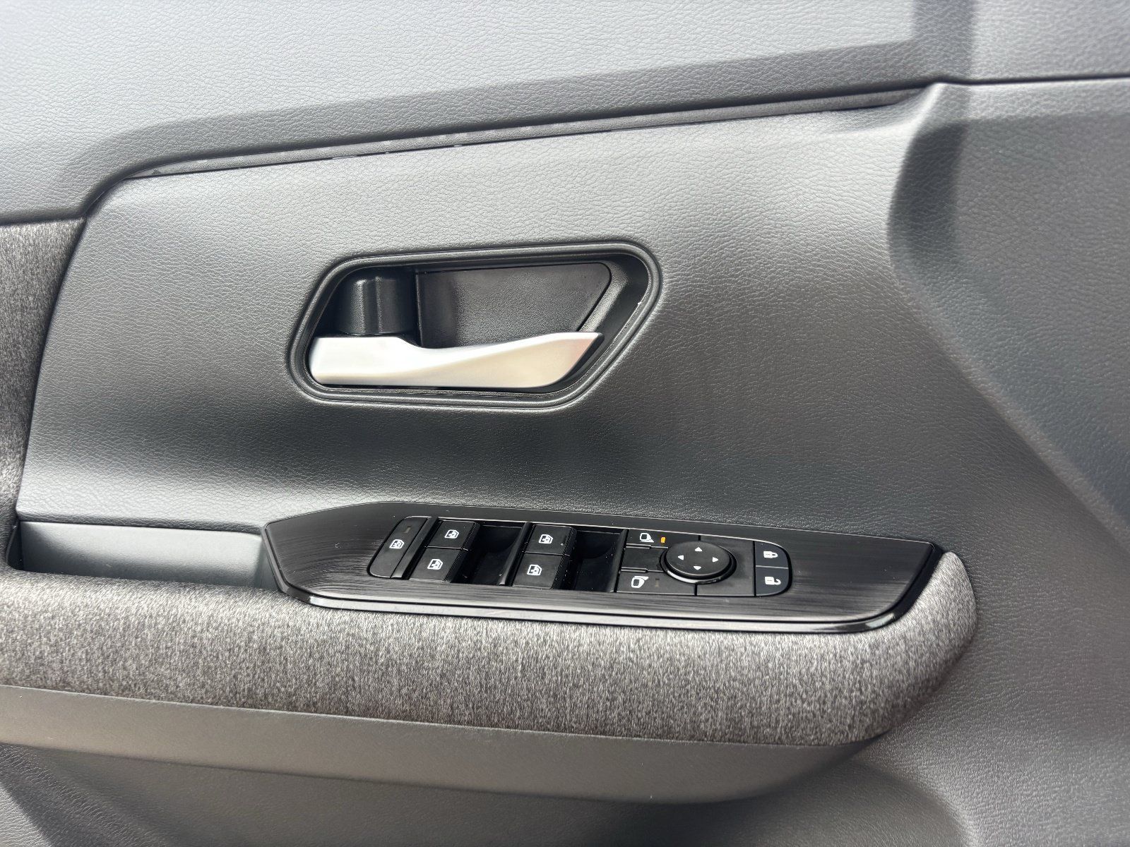 Used 2026 Nissan Kicks SV FWD image 22