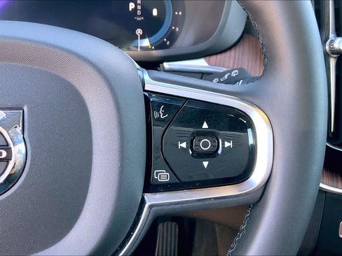 Used 2024 Volvo XC60 B5 Ultimate image 25