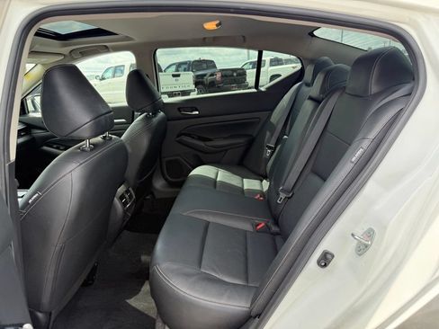 Used 2025 Nissan Altima 2.5 SL FWD image 9