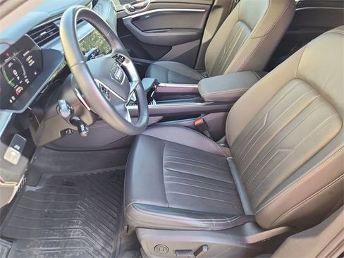 Used 2022 Audi e-tron Premium Plus image 20
