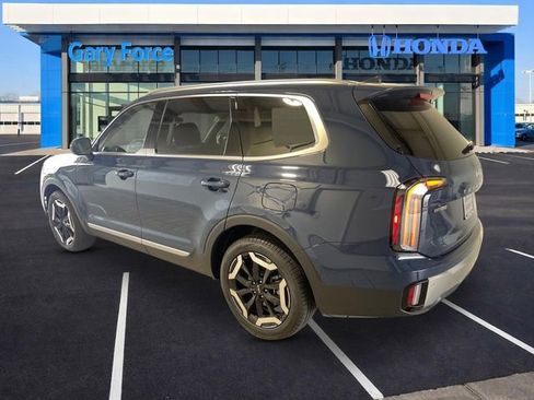 Used 2025 Kia Telluride EX FWD image 3