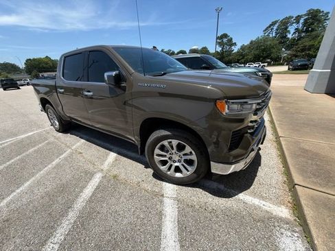 Used 2023 Chevrolet Silverado 1500 LTZ w/ Technology Package RWD image 2