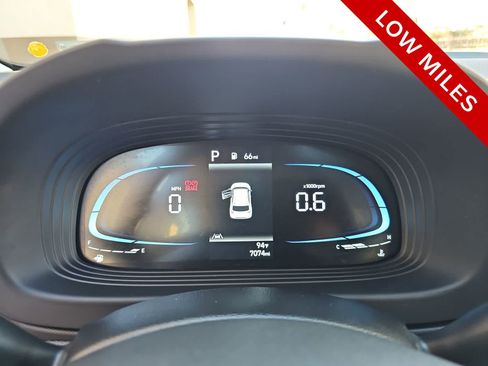 Used 2025 Hyundai Venue SEL FWD image 22