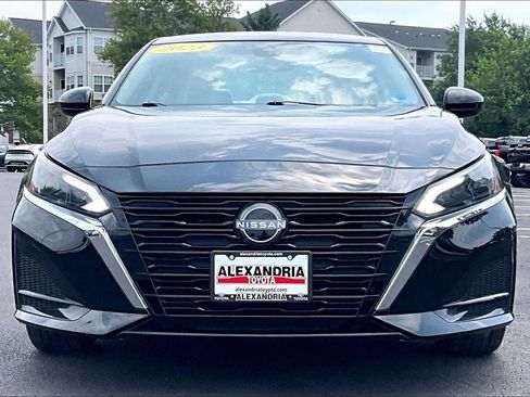Used 2023 Nissan Altima 2.5 SV AWD/4WD image 3