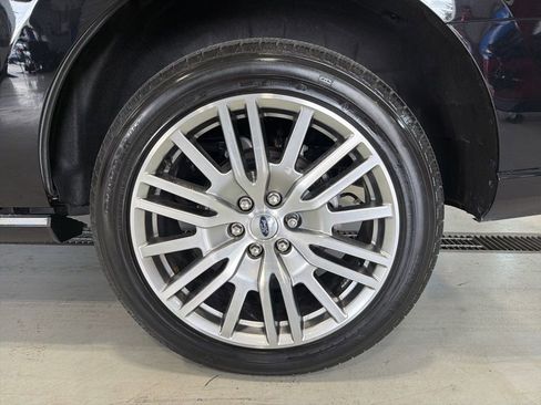 Used 2024 Ford Expedition Platinum AWD/4WD image 3