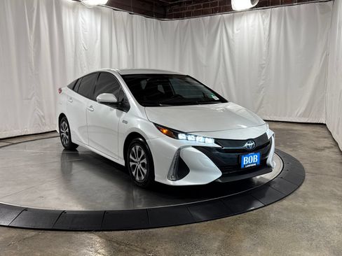 Used 2021 Toyota Prius Prime XLE FWD image 10