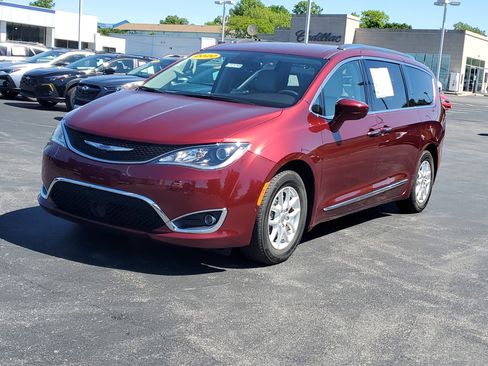 Used 2020 Chrysler Pacifica Touring-L w/ Advanced Safetytec Group FWD image 29