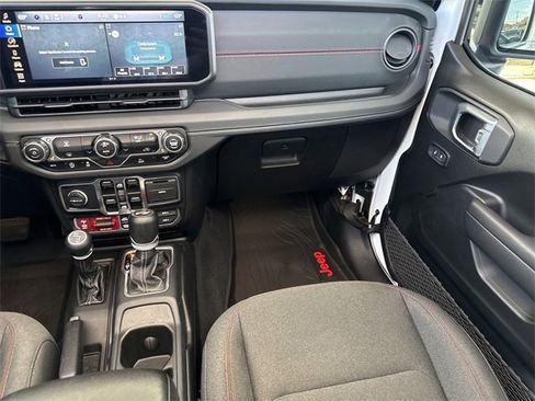 Used 2024 Jeep Wrangler Unlimited Rubicon image 14