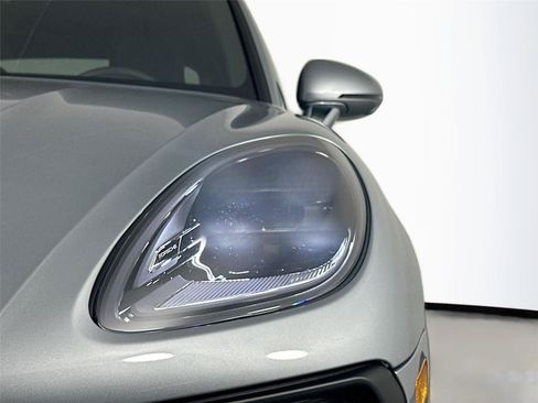 Certified 2026 Porsche Macan AWD/4WD image 15