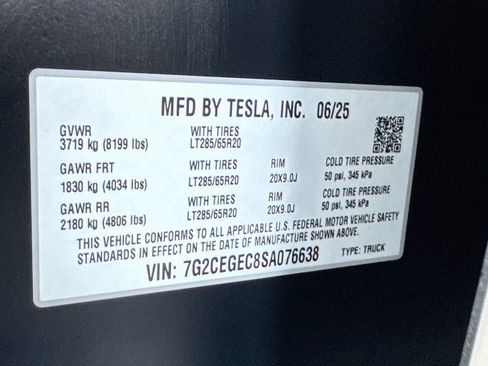 Used 2025 Tesla Cybertruck 2WD Crew Cab image 28