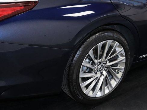 Used 2020 Lexus ES 300h w/ Accessory Package image 12
