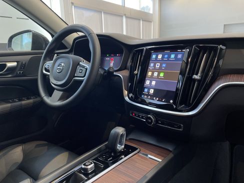 Used 2025 Volvo V60 B5 Cross Country Plus image 51