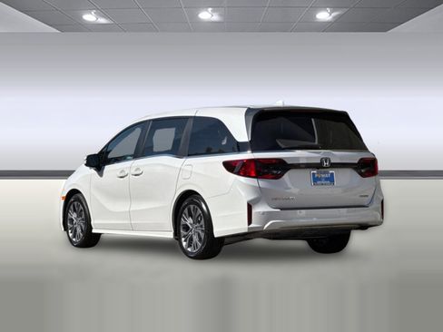 New 2026 Honda Odyssey Touring image 3