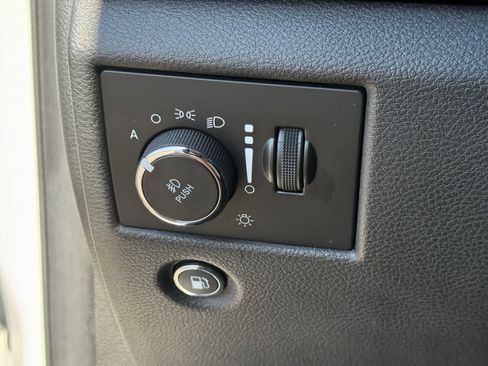 Used 2018 Jeep Grand Cherokee Altitude RWD image 21
