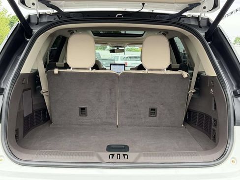 Used 2023 Lincoln Aviator AWD w/ Premium Package image 7