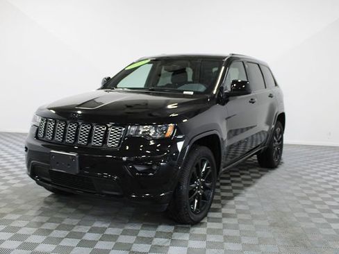 Used 2020 Jeep Grand Cherokee Altitude AWD/4WD image 2