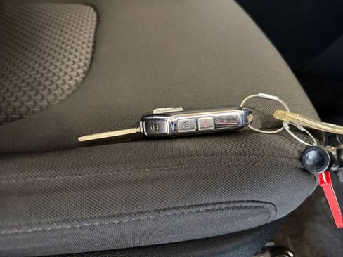 Used 2025 Kia Sportage LX image 18