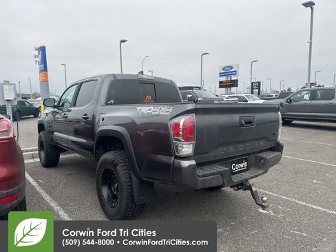 Used 2020 Toyota Tacoma TRD Off-Road w/ Technology Package image 16