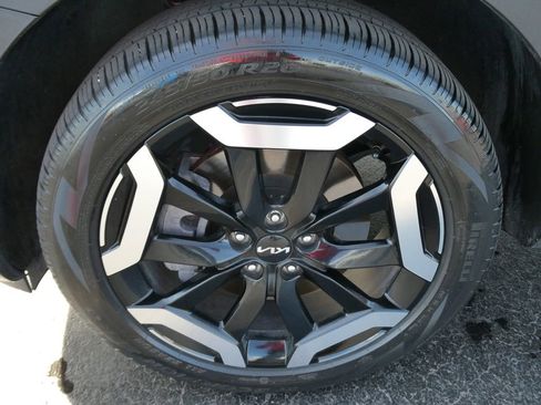 Used 2025 Kia Telluride EX w/ EX Captain's Chair Package image 10