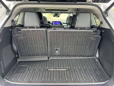Used 2023 Toyota Highlander Platinum AWD/4WD image 10
