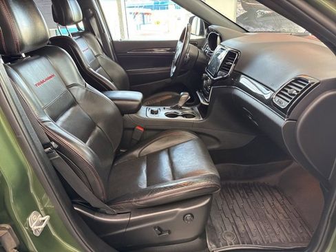 Used 2019 Jeep Grand Cherokee Trailhawk w/ Trailhawk Luxury Group image 12