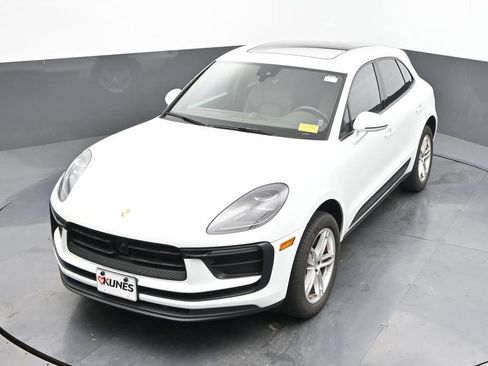 Used 2024 Porsche Macan AWD/4WD image 41