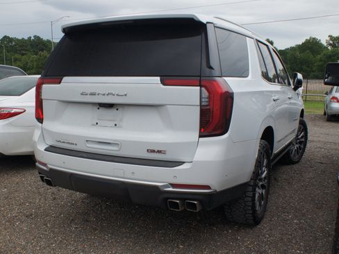 Used 2026 GMC Yukon Denali w/ Denali Reserve Package AWD/4WD image 5