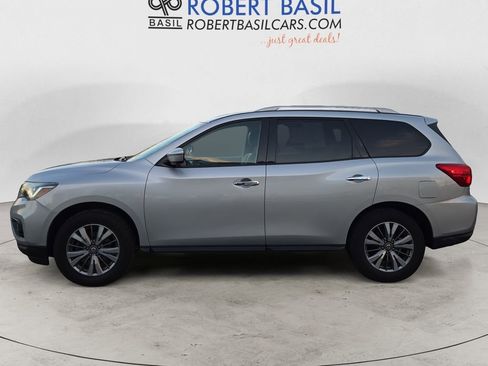 Used 2019 Nissan Pathfinder SL image 2