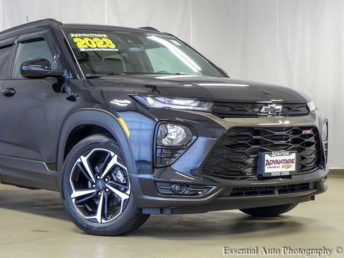 Used 2023 Chevrolet TrailBlazer RS w/ Sun and Liftgate Package FWD image 3