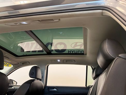 Used 2022 Volkswagen Tiguan SE w/ Panoramic Sunroof Package FWD image 21