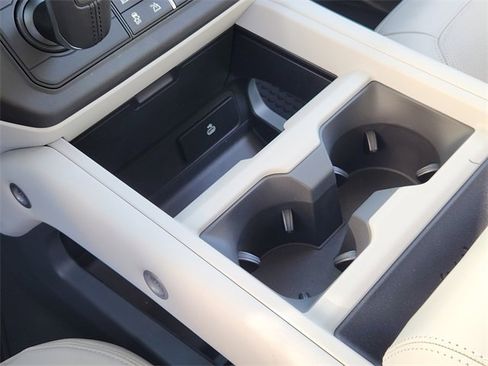 New 2026 Land Rover Defender 110 X-Dynamic SE image 15