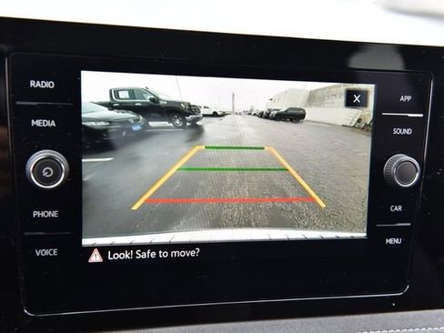 Certified 2025 Volkswagen Taos SE FWD image 12