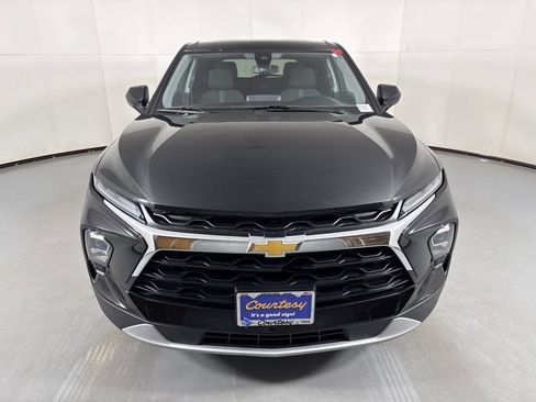 Used 2025 Chevrolet Blazer LT FWD image 3