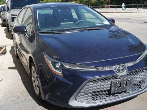 Used 2020 Toyota Corolla LE FWD image 3