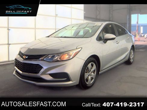Used 2018 Chevrolet Cruze LS FWD image 1