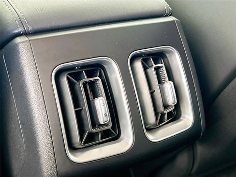 Used 2025 Kia Sorento S image 25