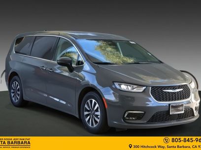 Used 2023 Chrysler Pacifica Touring-L