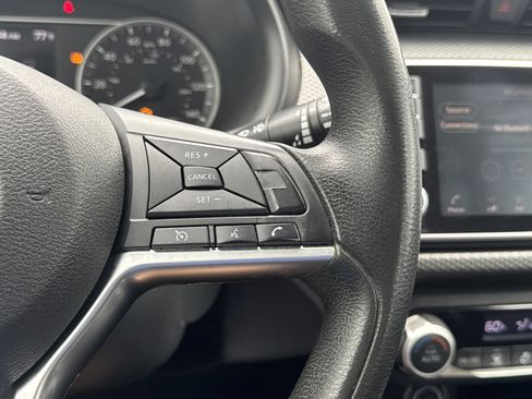 Used 2018 Nissan Kicks SV FWD image 15