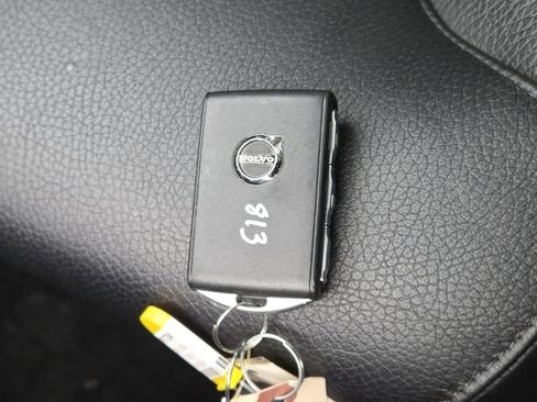 Used 2021 Volvo XC90 T6 Momentum w/ Advanced Package image 39