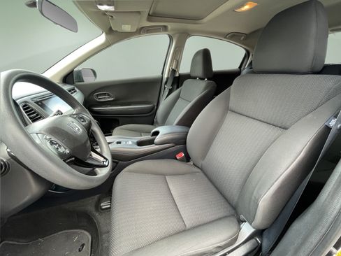 Used 2018 Honda HR-V EX image 8