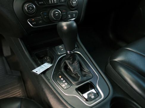 Used 2019 Jeep Cherokee Latitude Plus FWD image 16