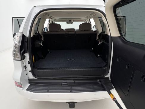 Used 2020 Lexus GX 460 Premium image 25