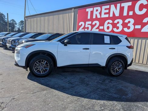 Used 2021 Nissan Rogue S image 2