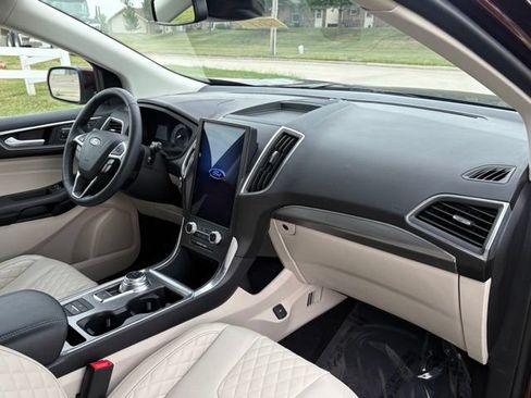 Certified 2024 Ford Edge Titanium AWD/4WD image 12