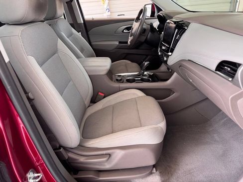 Used 2020 Chevrolet Traverse LT FWD image 18
