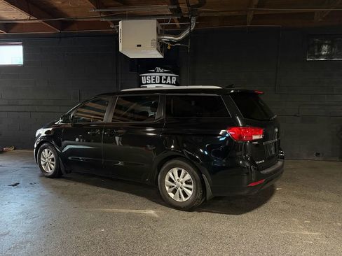 Used 2018 Kia Sedona LX w/ LX Essentials Premium Package FWD image 3