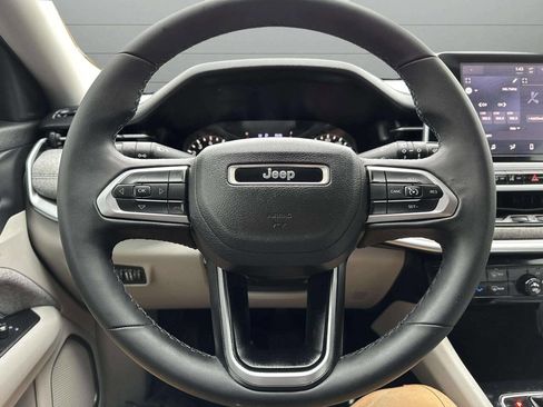 Used 2022 Jeep Compass Latitude image 34