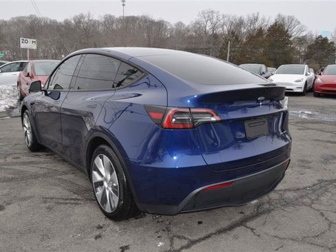 Used 2024 Tesla Model Y Long Range AWD/4WD image 3
